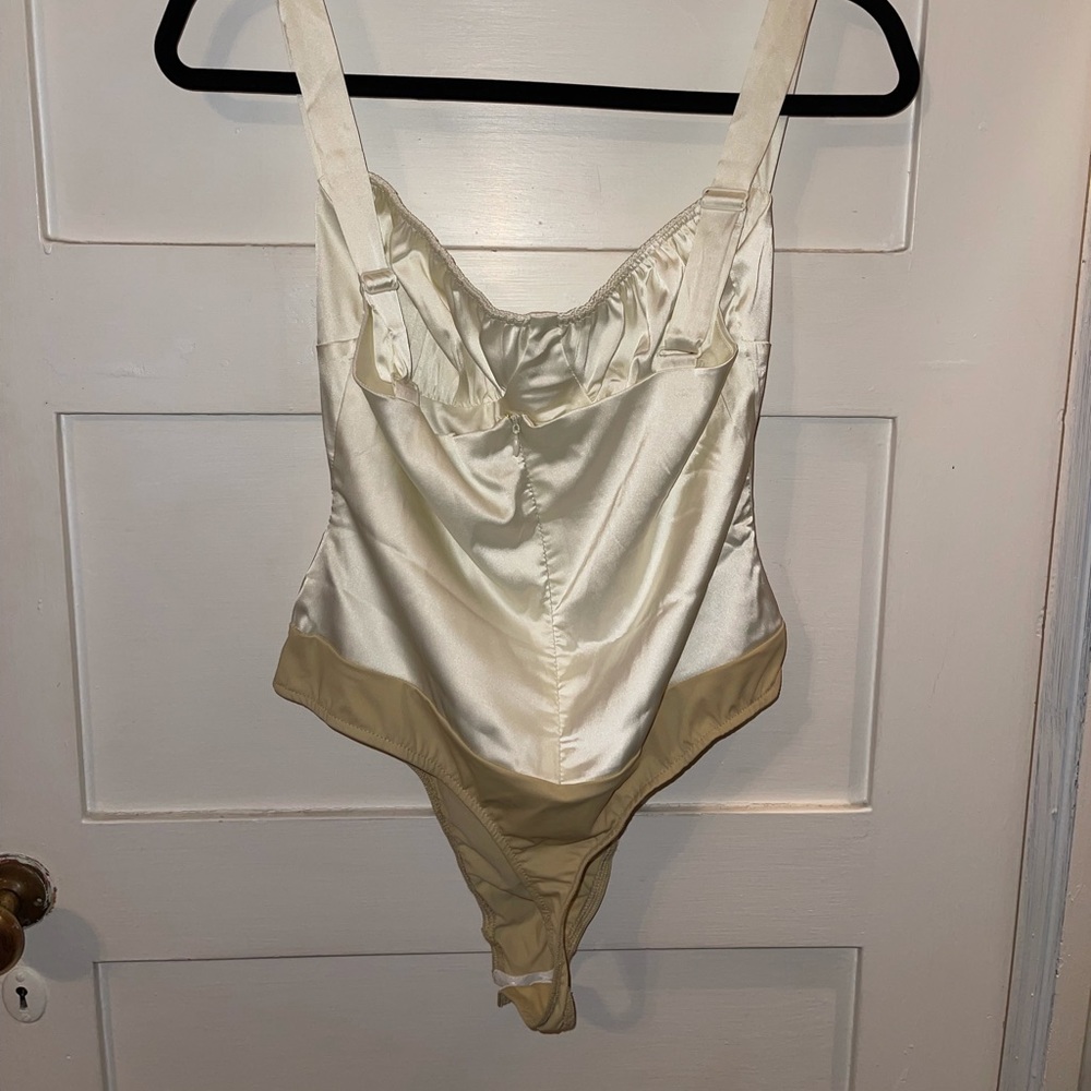 Danielle Bernstein RUCHED TANK STRETCH BODYSUIT 🤍 - Picture 4 of 6